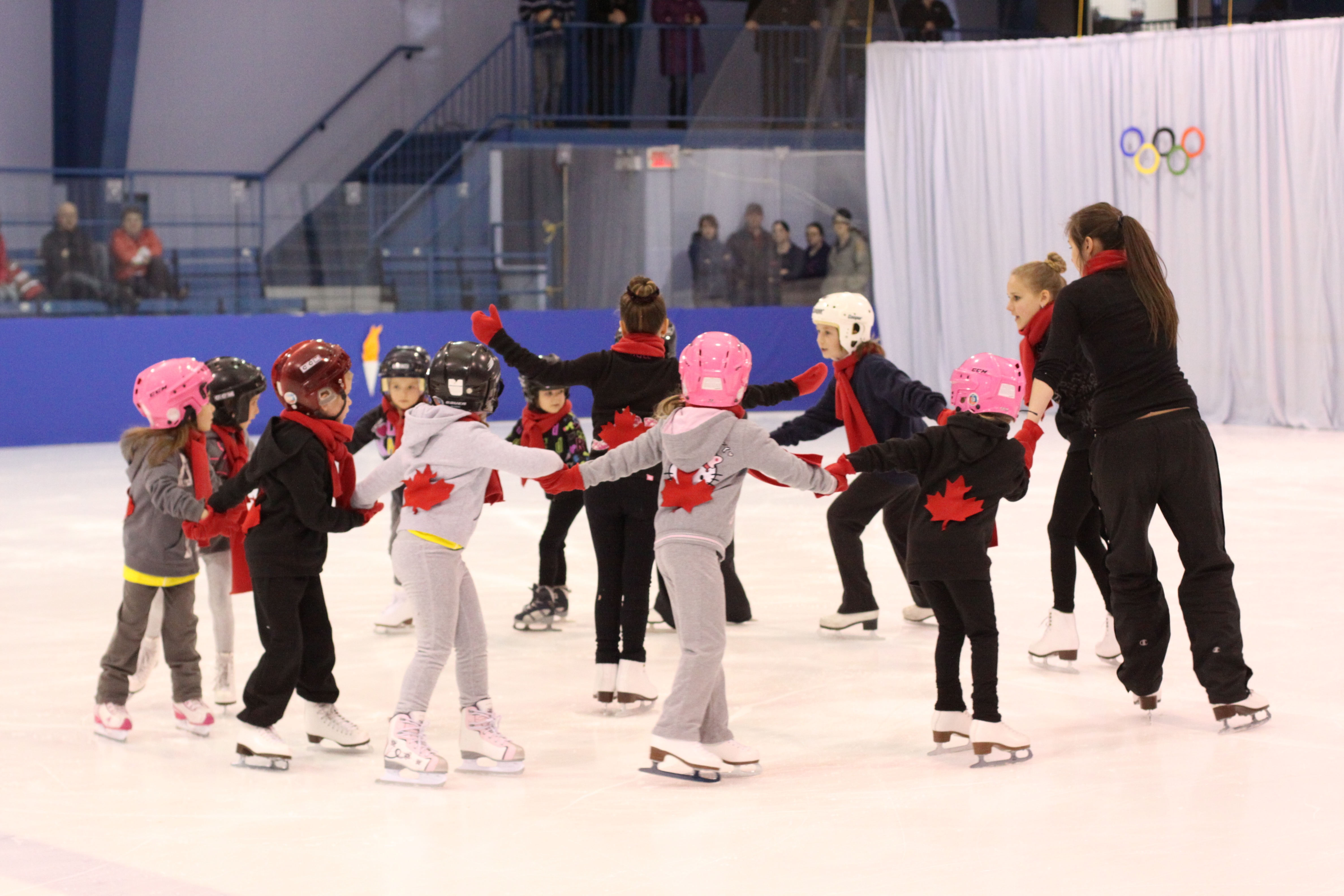 Patinage artistique le club de patinage artistique les pointes de diamant de st-pamphile offre les programmes bout d'choux, patinage plus et star. le programme bout d'choux (1séance/semaine)&nbsp;est offert aux garçons et filles de 3 et 4 ans.&nbsp; le programme patinage plus (2 séances/semaine) s'adresse aux garçons et filles de 5 ans et plus.&nbsp; pour accéder au programme star, il faut d'abord avoir réussi l'entièreté du programme patinage plus. présidente: zoé lord inscription&nbsp; &nbsp; groupe facebook &nbsp; 