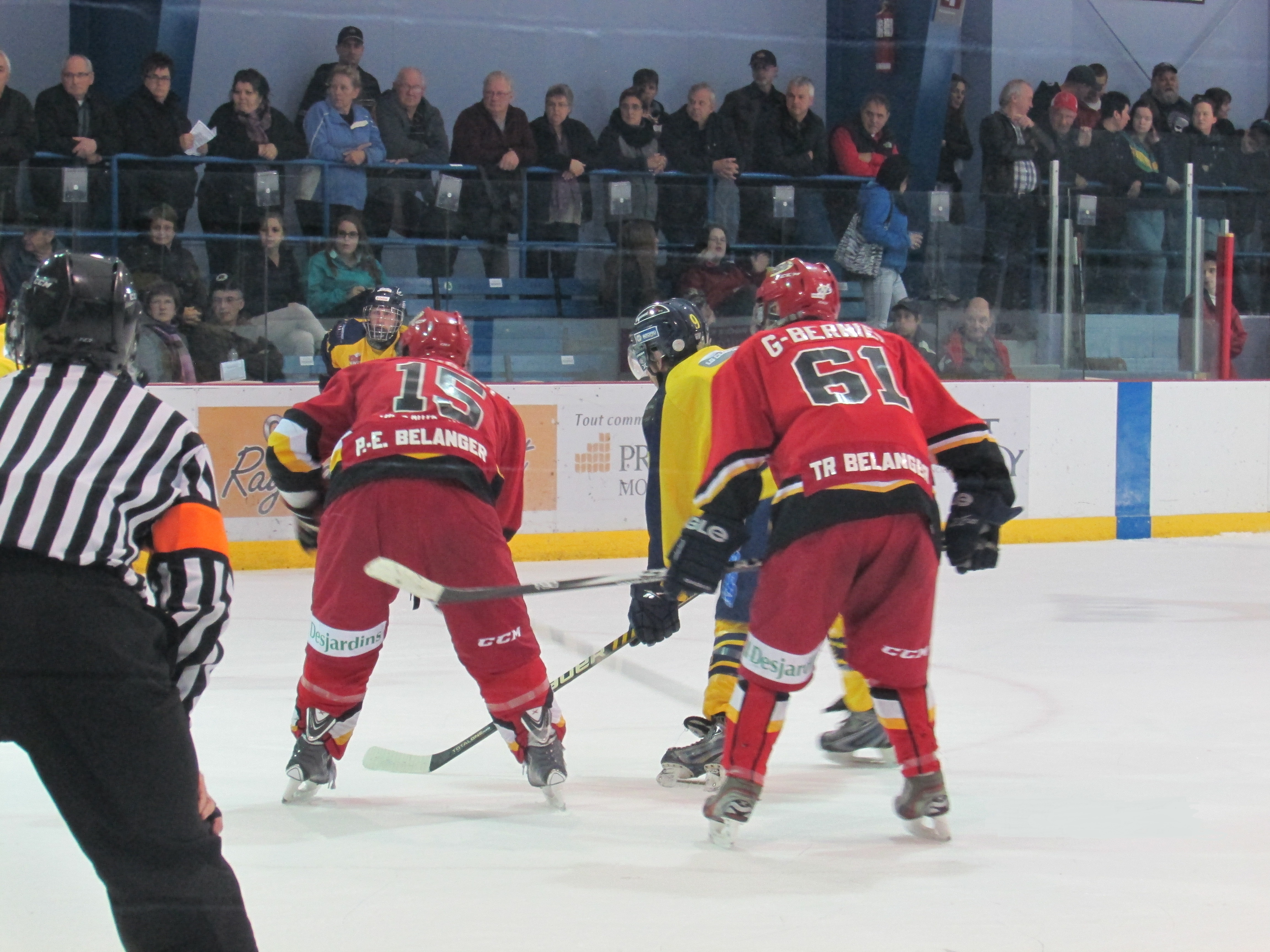 Ligues de hockey adulte diverses ligues de hockey adulte &eacute;voluent au sein de l'ar&eacute;na de st-pamphile. responsables des ligues hockey f&eacute;minin: m&eacute;lanie anctil hockey du dimanche soir: bernard leclerc, 418-356-3616 ligue renaissance (lundi et mercredi): luc chouinard, 418-356-7610, raynald jalbert, 418-356-7561 hockey du mardi - jeudi soir: jason litalien, 418-356-7212&nbsp; horaire et statistiques 